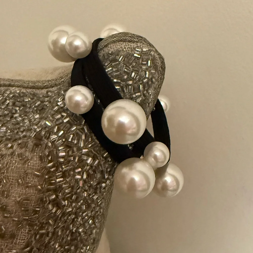 Elegant Black and White Pearl Hair Ties
